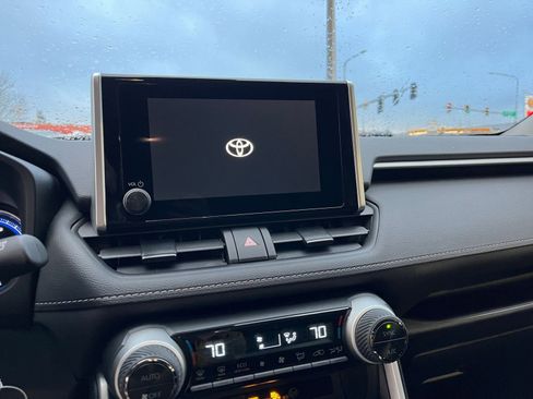 Used 2025 Toyota RAV4 LE image 21