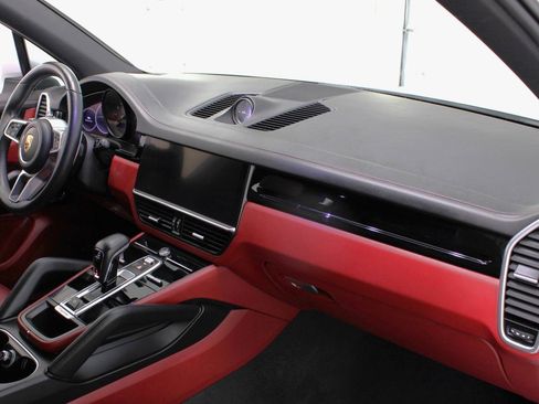 Used 2021 Porsche Cayenne image 45