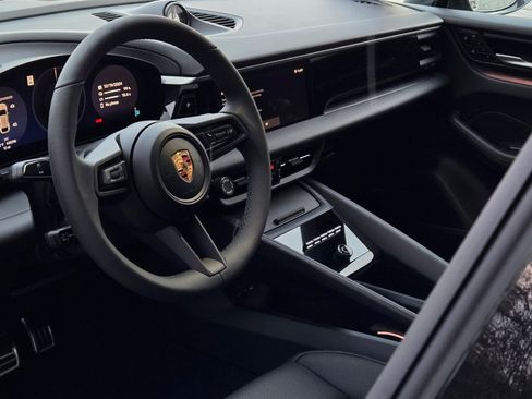 New 2025 Porsche Macan 4S Electric image 4