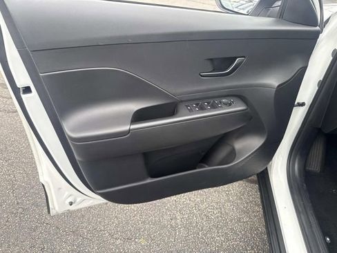 Used 2025 Hyundai Kona SEL image 28