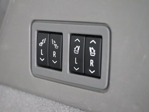 Used 2022 Cadillac XT6 Premium Luxury image 23