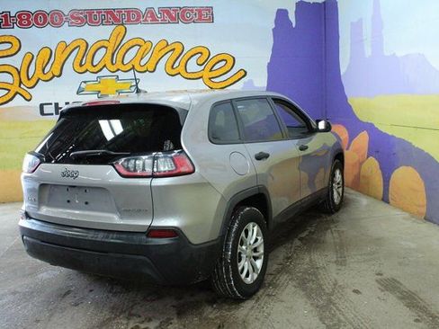 Used 2019 Jeep Cherokee Sport w/ Cold Weather Group image 8