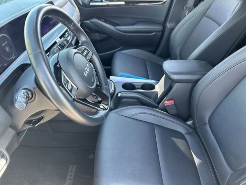 Used 2024 Kia Seltos EX FWD image 28
