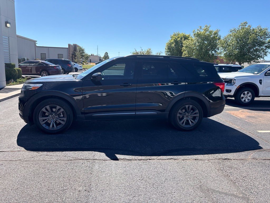 Used 2023 Ford Explorer XLT w/ Equipment Group 202A RWD image 8