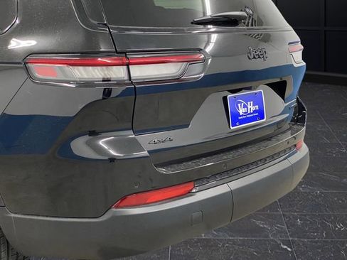 New 2025 Jeep Grand Cherokee L Limited w/ Black Appearance Package image 39