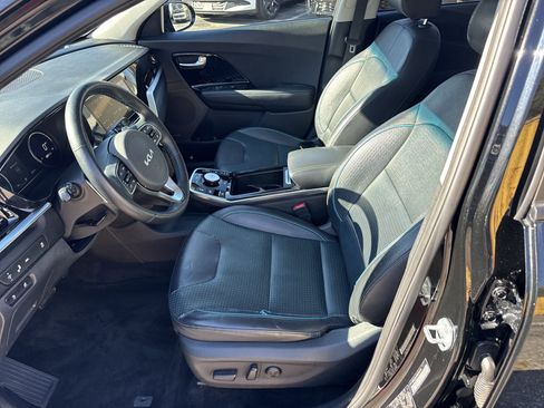 Used 2022 Kia Niro EX Premium w/ Cold Weather Package image 9