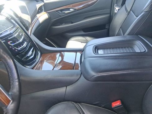 Used 2020 Cadillac Escalade ESV Luxury RWD image 12