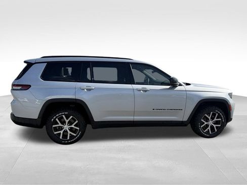 Used 2023 Jeep Grand Cherokee L Laredo AWD/4WD image 27