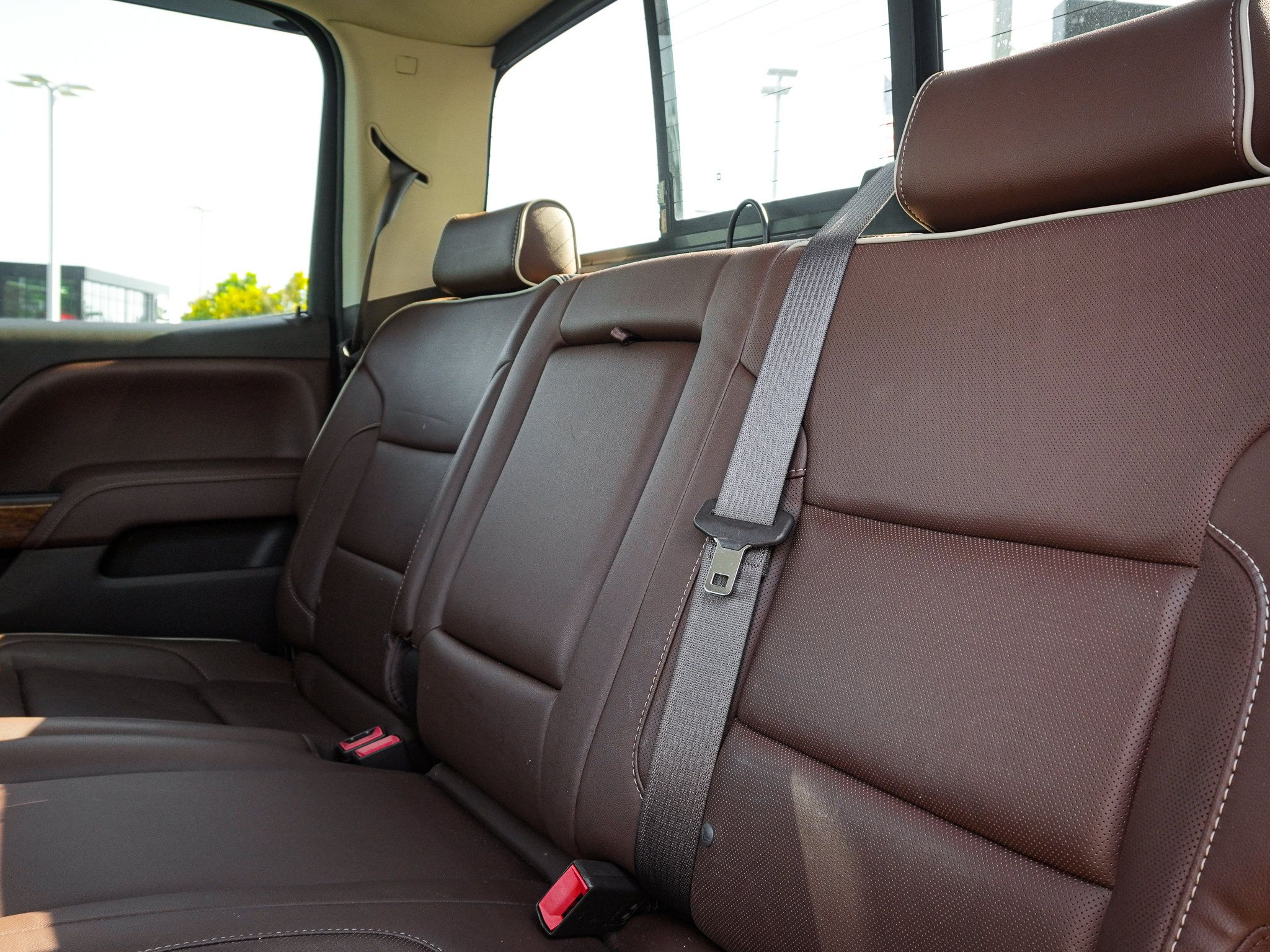 Used 2015 Chevrolet Silverado 1500 High Country w/ High Country Premium Package AWD/4WD image 28