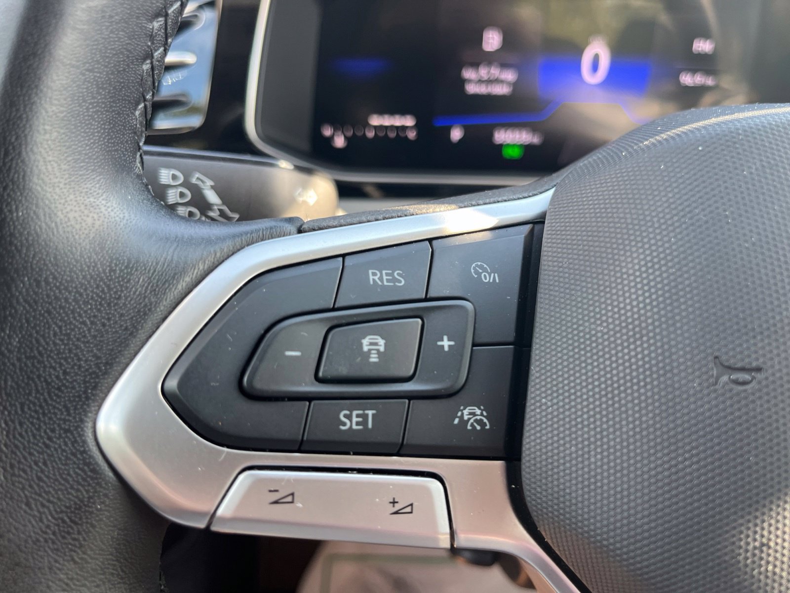 Certified 2025 Volkswagen Jetta SE FWD image 14