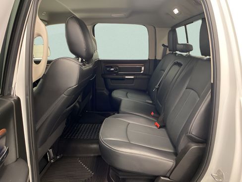 Used 2018 RAM 1500 Laramie AWD/4WD image 19