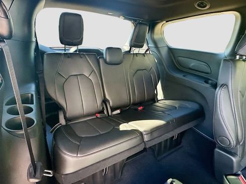 New 2026 Chrysler Pacifica Select image 30