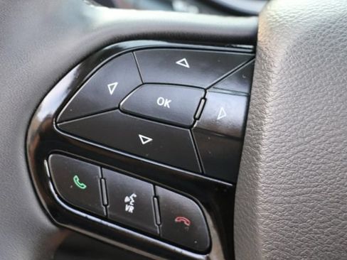 Used 2021 Jeep Cherokee Latitude Plus FWD image 28