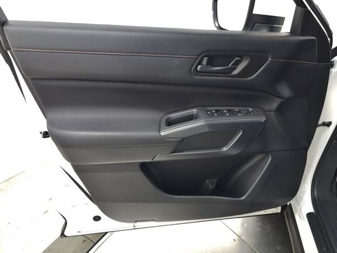 Used 2025 Nissan Pathfinder Rock Creek AWD/4WD image 16
