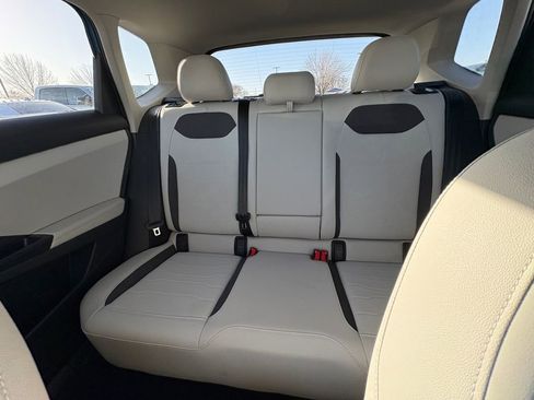 Used 2025 Volkswagen Taos SE image 5