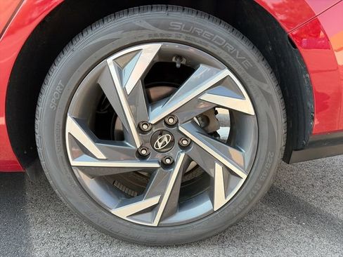 Used 2025 Hyundai Elantra Limited FWD image 31