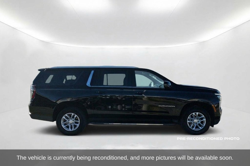 Used 2026 Chevrolet Suburban LT w/ Comfort Package AWD/4WD image 4
