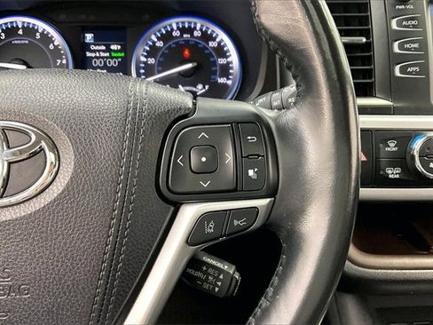 Used 2017 Toyota Highlander XLE image 24