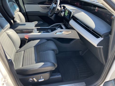 Used 2024 Lincoln Nautilus Reserve w/ Equipment Group 203A image 16