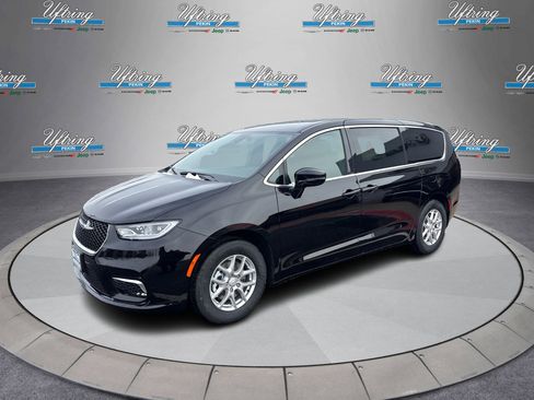 New 2026 Chrysler Pacifica Select image 7