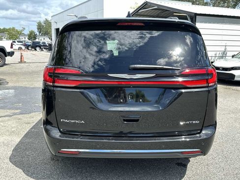 Used 2023 Chrysler Pacifica Limited FWD image 5