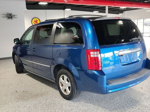 Used 2010 Dodge Grand Caravan SXT w/ Entertainment Group 2 FWD image 7