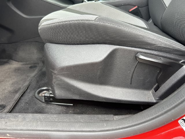 Used 2014 Ford Focus SE w/ SE Sport Package FWD image 12