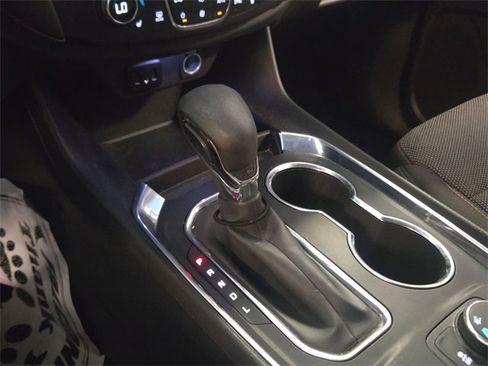 Used 2021 Chevrolet Traverse LT image 19