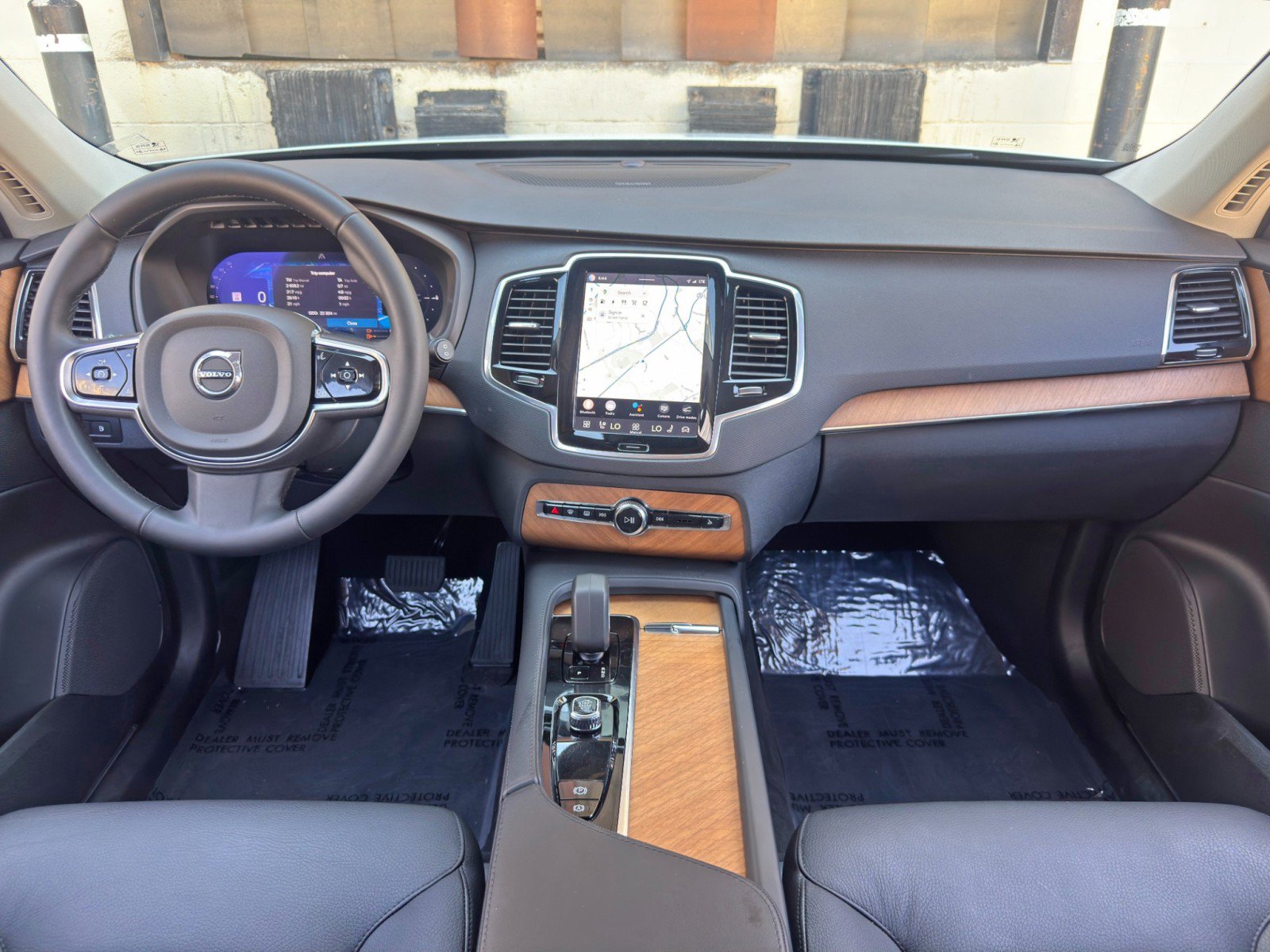 Used 2024 Volvo XC90 T8 Plus w/ Protection Package Premier AWD/4WD image 13
