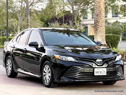Used 2019 Toyota Camry LE image 9