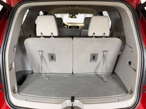 Used 2023 GMC Acadia SLT w/ Technology Package image 13