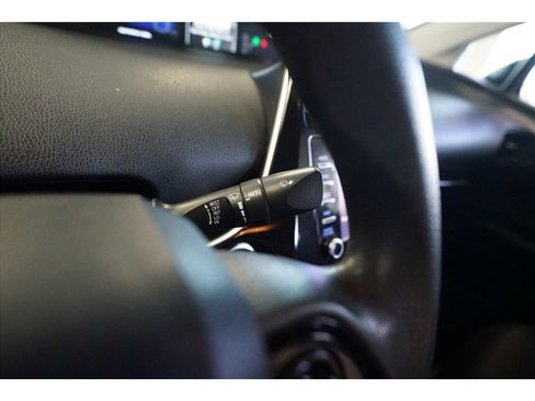 Used 2020 Toyota Prius L Eco w/ Carpet Mat Package image 27