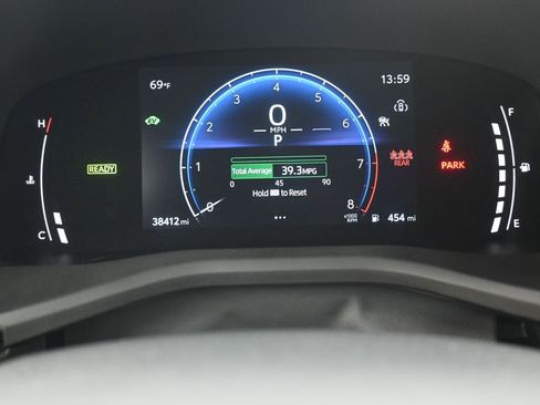 Used 2025 Toyota Camry SE image 19