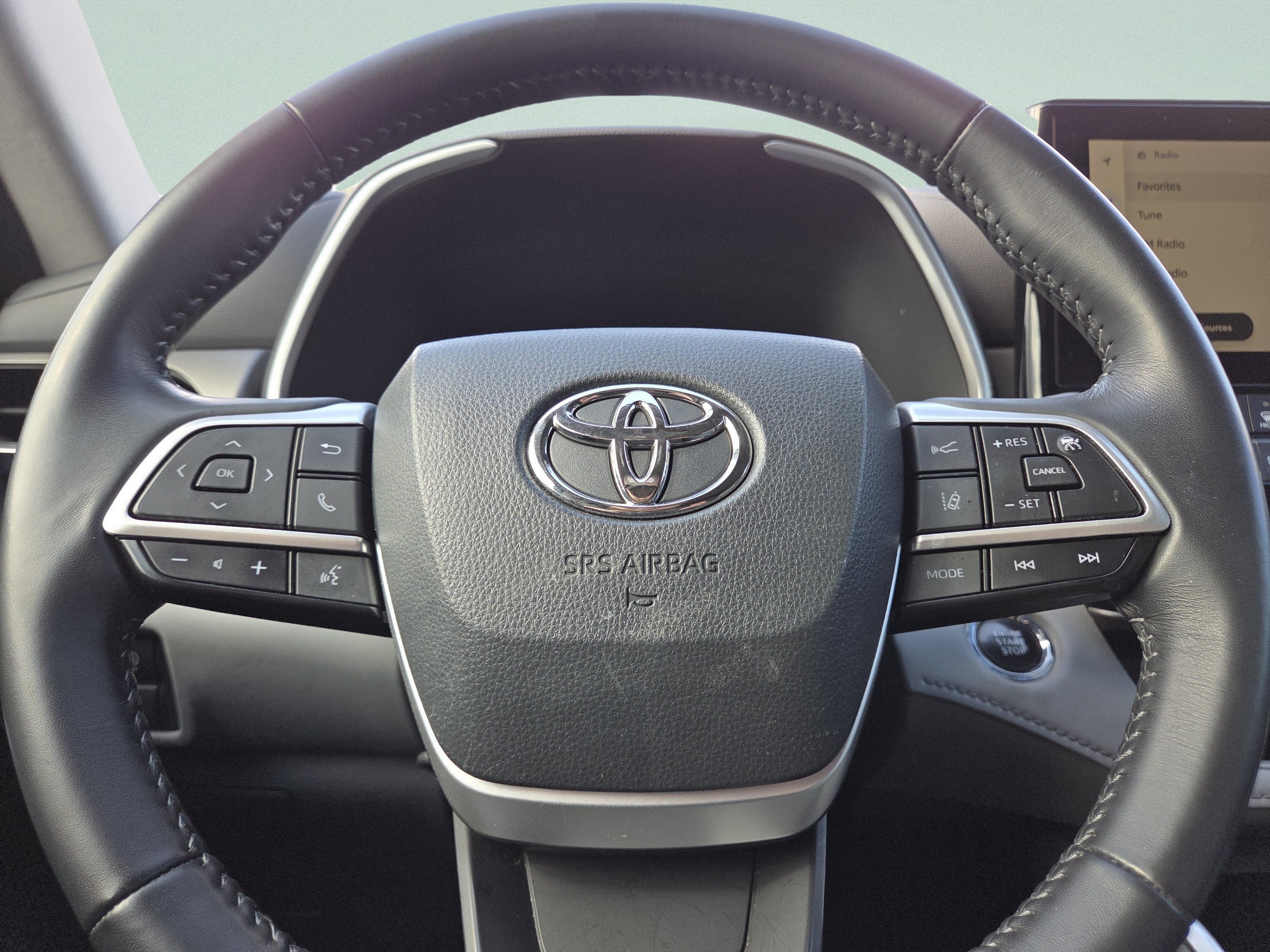 Used 2023 Toyota Highlander XLE AWD/4WD image 37