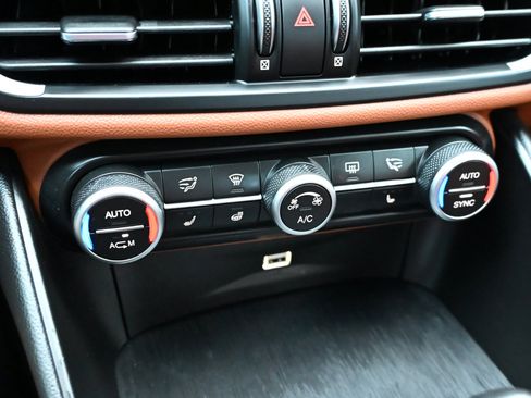 Used 2019 Alfa Romeo Giulia AWD w/ Cold Weather Package image 16