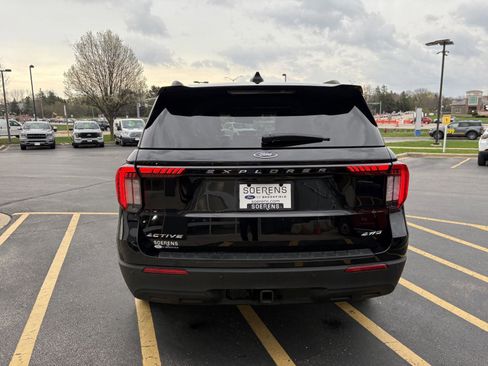Used 2025 Ford Explorer Active AWD/4WD image 5