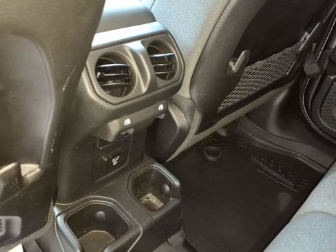 Used 2025 Jeep Gladiator Rubicon w/ Safety Group AWD/4WD image 16