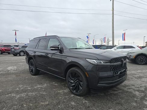New 2026 Lincoln Navigator Reserve AWD/4WD image 2