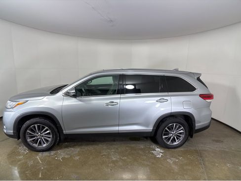 Used 2019 Toyota Highlander XLE image 17