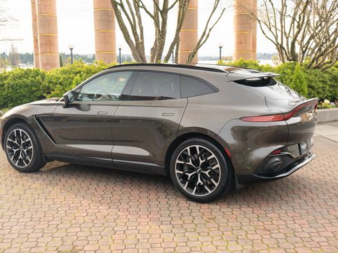 Used 2021 Aston Martin DBX image 2