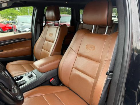 Used 2020 Jeep Grand Cherokee Overland AWD/4WD image 16