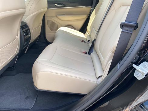 Used 2024 Jeep Grand Cherokee Limited w/ Luxury Tech Group II RWD image 19