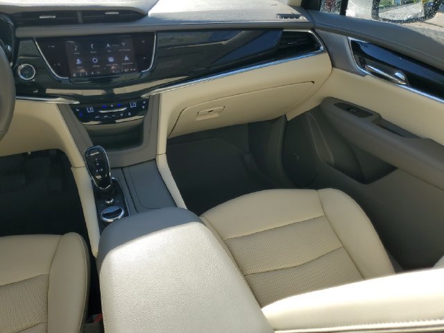 Used 2025 Cadillac XT6 Premium Luxury FWD image 18