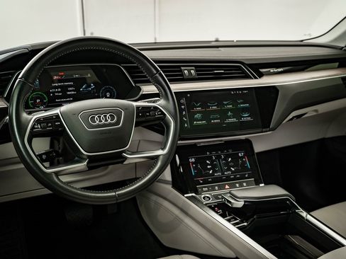 Used 2021 Audi e-tron Premium w/ Convenience Plus Package image 4