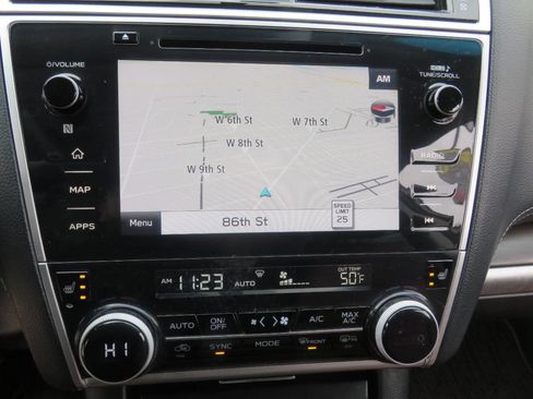 Used 2018 Subaru Outback 2.5i Touring image 16