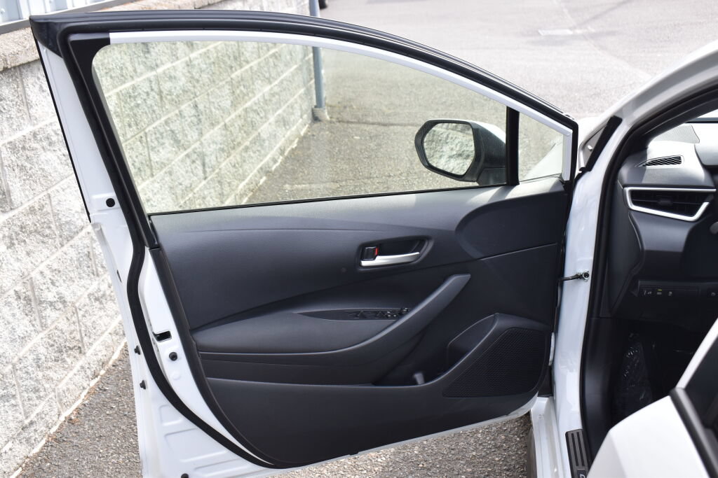 Certified 2026 Toyota Corolla SE w/ SE Premium Package FWD image 17