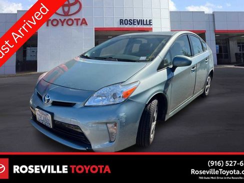 Used 2015 Toyota Prius Two image 1