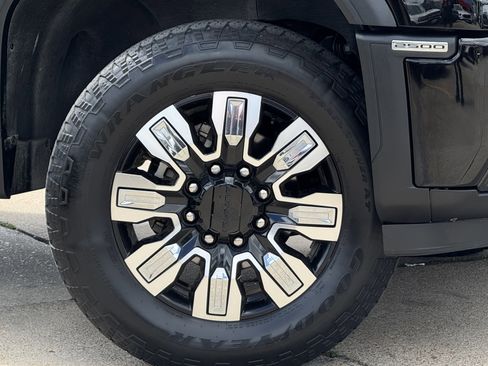 Used 2024 GMC Sierra 2500 Denali w/ Denali Reserve Package image 3