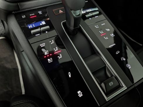 New 2026 Porsche Macan Turbo image 31