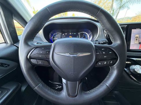 Used 2023 Chrysler Pacifica Touring-L w/ Uconnect Theater Family Group FWD image 32